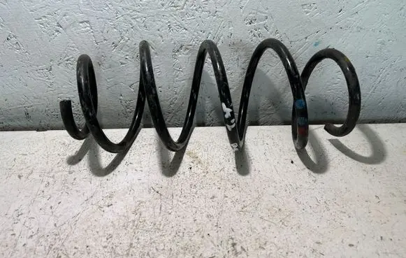 Volkswagen Polo IV 9N3 Front coil spring
