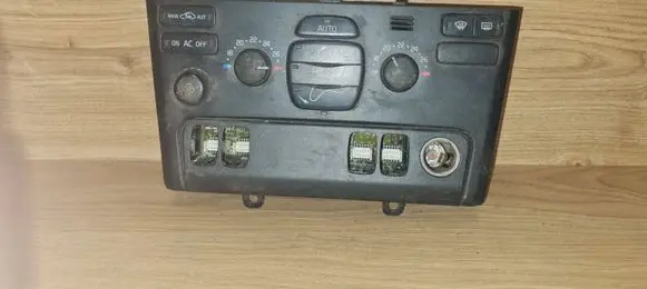 Volvo XC90 Climate control unit 8682734
