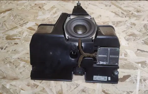 Maserati GranTurismo Subwoofer speaker 67071100 447082