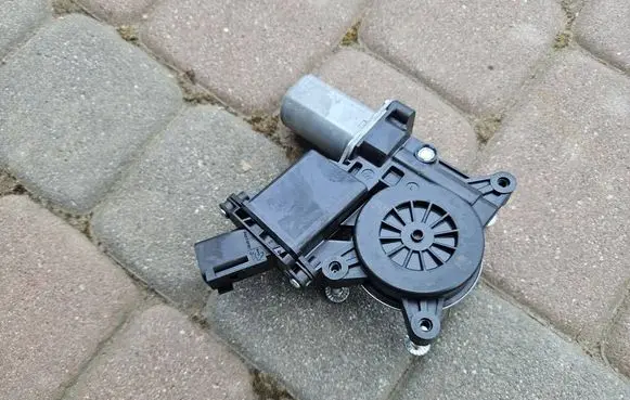 Opel Insignia B Front door window regulator motor 