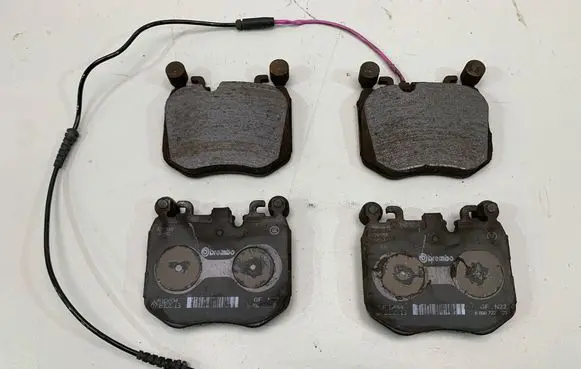 BMW 7 G70 Brake pads (front) 6898722