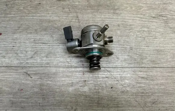 Porsche Macan (95B) Fuel injection high pressure pump 220530 3016858087 0261520303