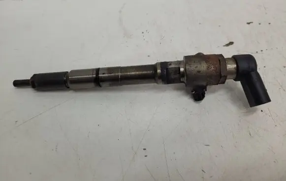 Volkswagen Caddy Fuel injector 03L130277B