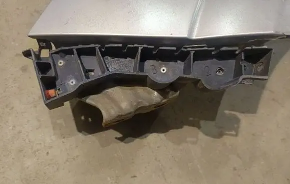 Opel Zafira B Front bumper mounting bracket 000137794