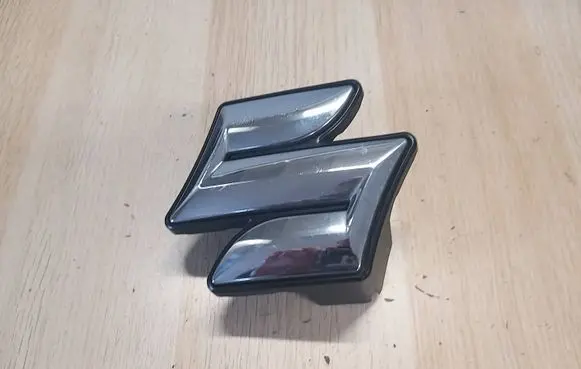 Suzuki SX4 S-Cross Manufacturer badge logo/emblem 7174364R0