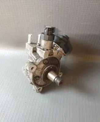 Volkswagen Golf VII Fuel injection high pressure pump 04L130755D 0445010537