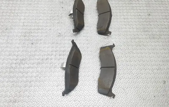 Chrysler Neon II Brake pads (front) 