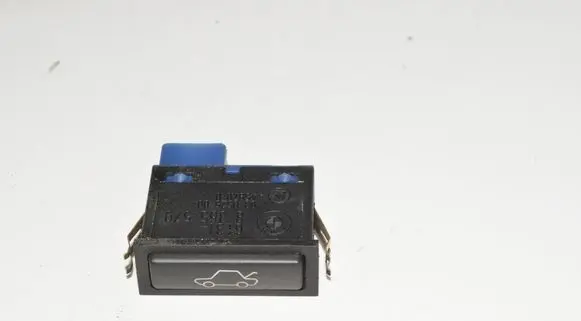 Tailgate opening switch