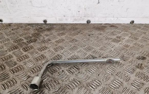 Nissan 370Z Wheel nut wrench 370ZRAKTASRATAMS