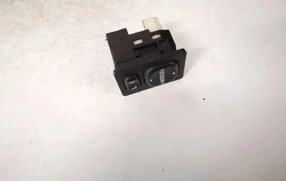 Toyota Avensis Verso Wing mirror switch 183574