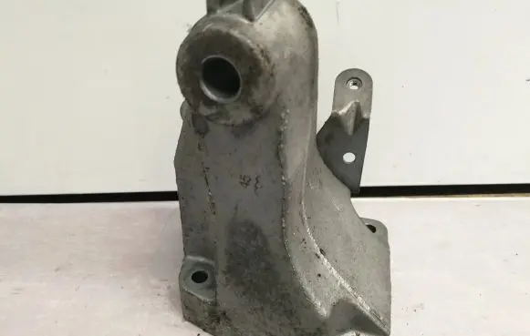 Mercedes-Benz Vito Viano W639 Engine mounting bracket A6422232804