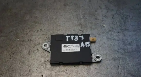 Audi TT TTS Mk2 Aerial antenna amplifier 8J8035225M. 8J8035225M