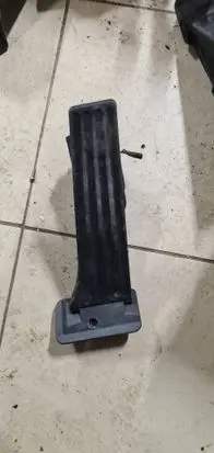 Accelerator throttle pedal