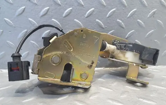 Volkswagen Touareg I Tailgate window lock/catch/latch 7L0827506D