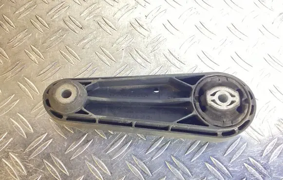 Engine mounting bracket