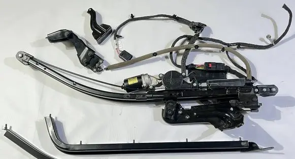 Chrysler Pacifica Sliding door bottom rail 68368919AB