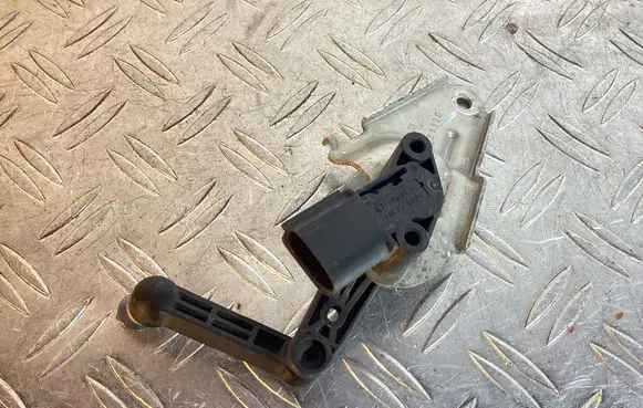 Tesla Model Y Headlight/headlamp level sensor 104494100B