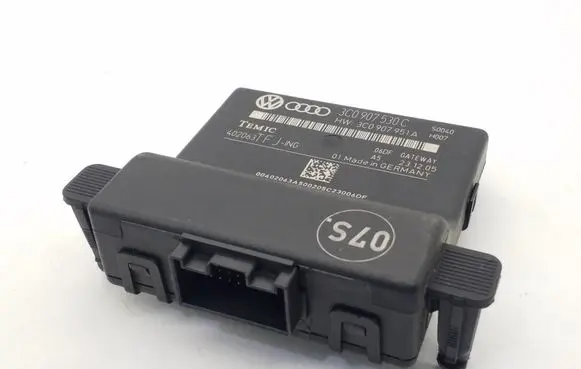 Volkswagen PASSAT B6 Gateway control module 3C0907530C 3C0907951A 402063