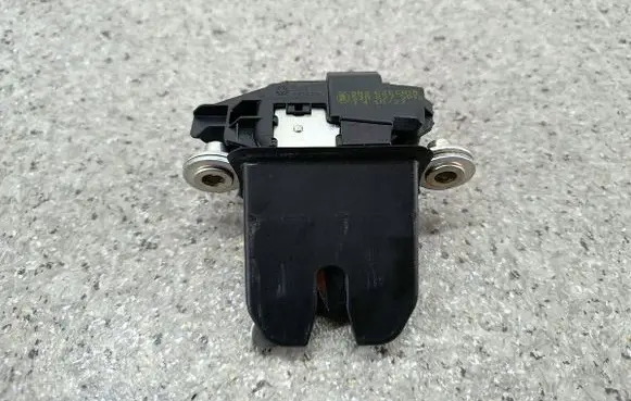 Skoda Fabia Mk2 (5J) Tailgate lock latch 5J0827501D