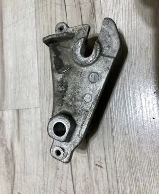 Jaguar XF X250 Engine mounting bracket 9674635880