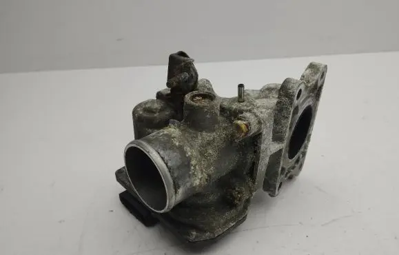 Toyota Yaris Throttle valve 261000N030