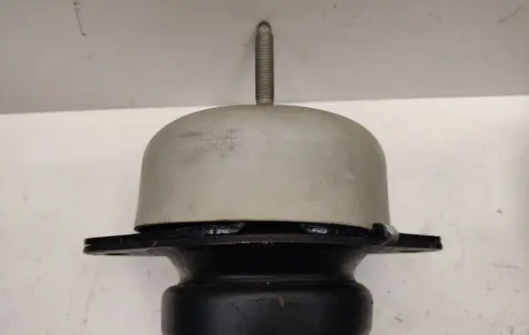 Ford Mustang VI Engine mount bracket