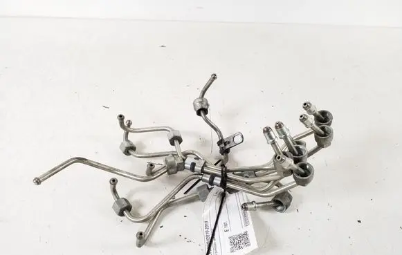 Volvo V60 Fuel injector supply line/pipe 