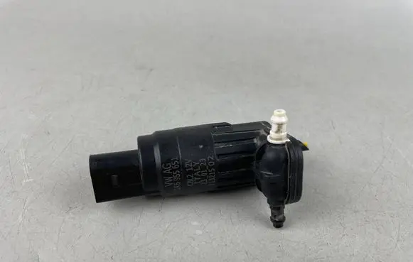 Volkswagen Golf VIII Windscreen/windshield washer pump 1K6955651