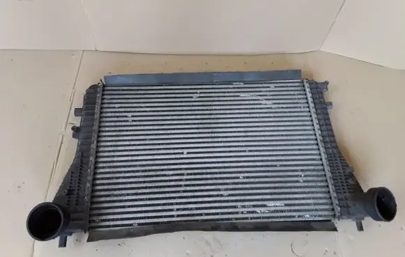 Volkswagen PASSAT B6 Intercooler radiator 1K0145805G