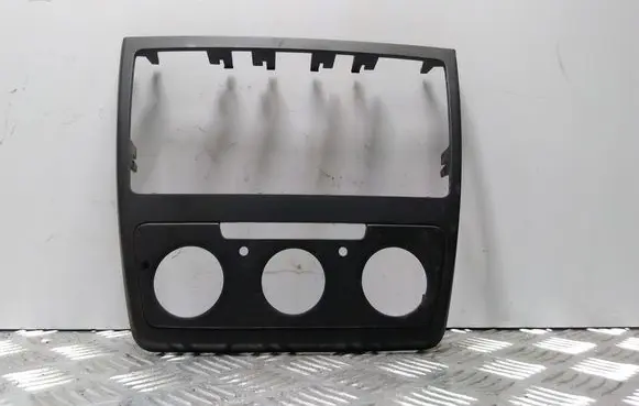 Skoda Yeti (5L) Radio/GPS head unit trim 5L0858069