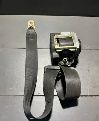 Volkswagen PASSAT B5.5 Front seatbelt 542315100b