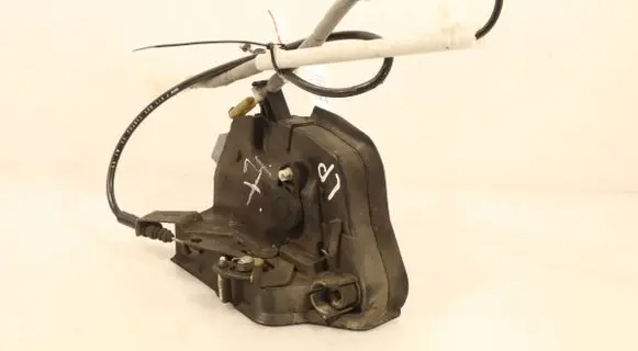 BMW 3 E46 Front door lock 8253431