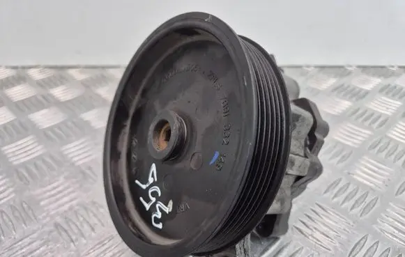 Mercedes-Benz E W212 Power steering pump A0064667501 7693955169