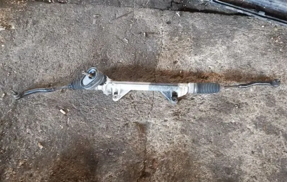 Nissan Leaf I (ZE0) Steering rack