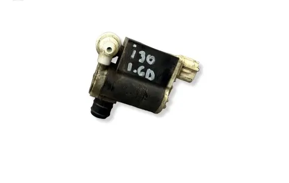 Hyundai i30 Windscreen/windshield washer pump 
