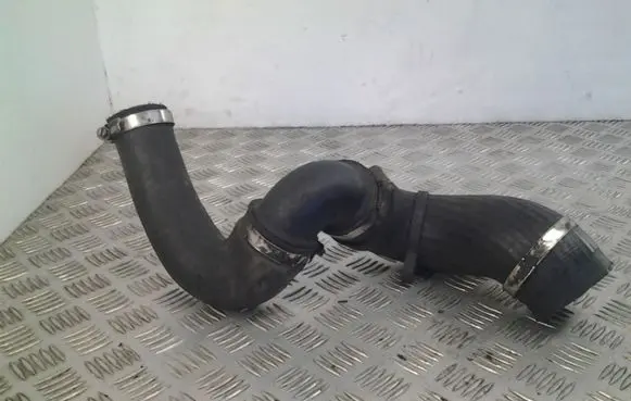 Coolant pipe/hose