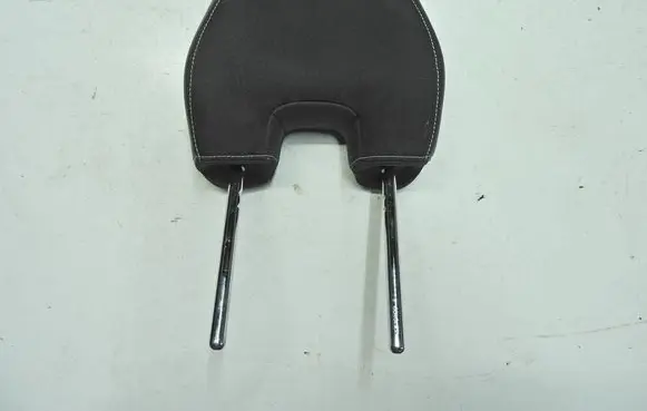 Volvo V40 Front seat headrest 