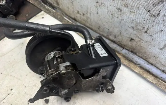 BMW 3 E46 Power steering pump 7692974519