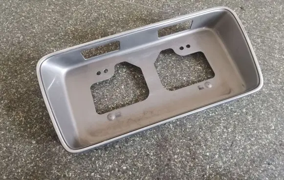 Trunk door license plate light bar