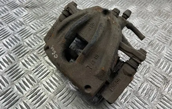 Toyota Corolla Verso AR10 Front brake caliper