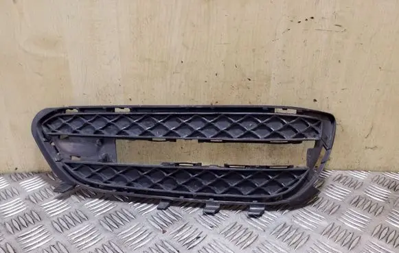 Mercedes-Benz E W212 Front bumper lower grill A2128851823