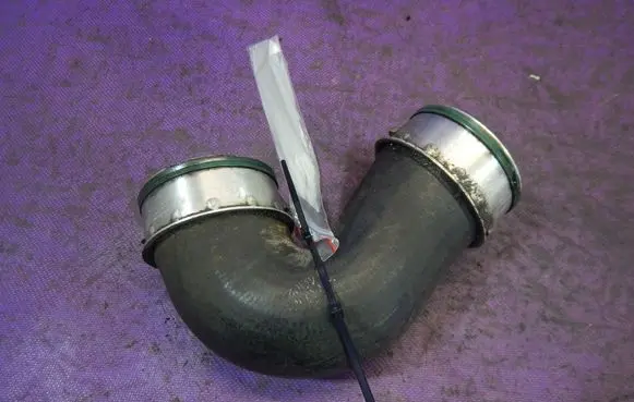 Volkswagen PASSAT B5.5 Intercooler hose/pipe 