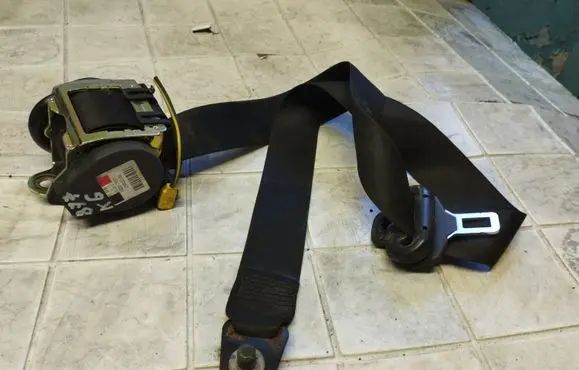 Rear seatbelt