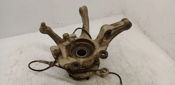 Nissan X-Trail T30 Front wheel hub spindle knuckle