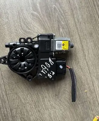 KIA Niro Front door window regulator motor 82460AT100