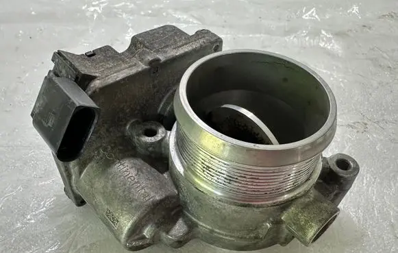Audi A8 S8 D2 4D Throttle body valve 4E0145950J A2C30247400