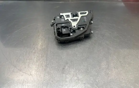 BMW 3 E90 E91 Rear door lock 7060295