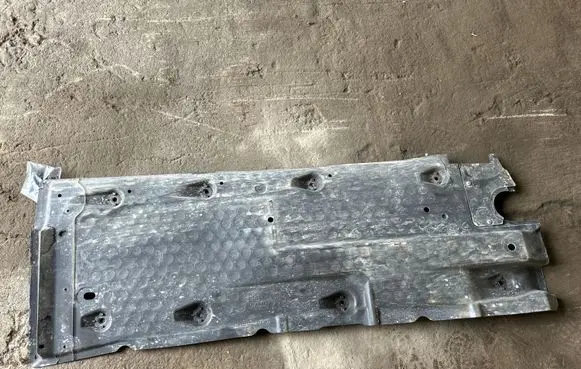 Volkswagen Golf V Side bottom protection 1K0825212K