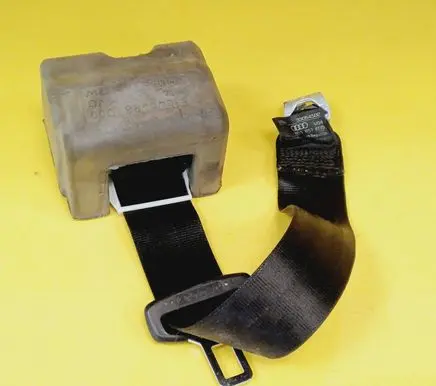 Rear seatbelt