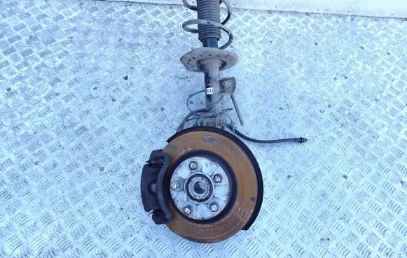 Nissan Juke I F15 Front wheel hub spindle knuckle